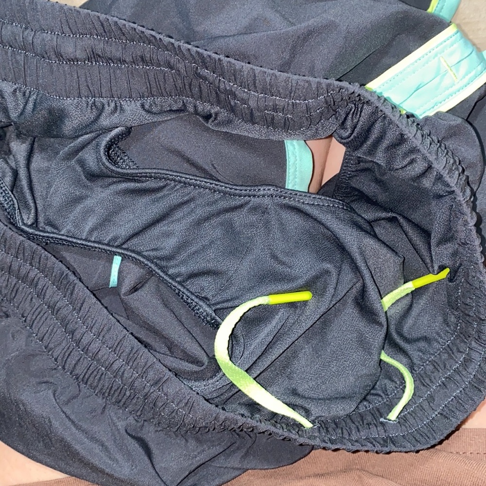 🎱Under Armour athletic shorts! - Picture 7 of 8